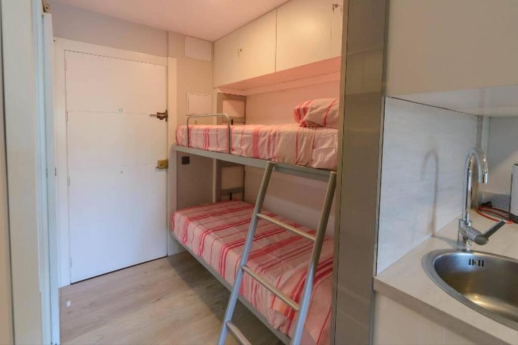 215. Primera Línea De Playa. Apartamento Benalmádena